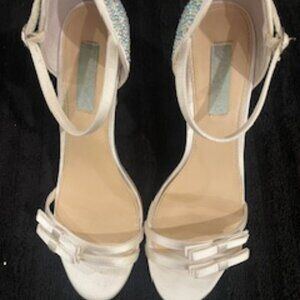 BETSEY JOHNSON SB Bow Ivory Satin Sparkle Heels Size 9.5 US #109